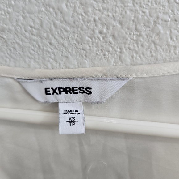 Express white sheer v-neck blouse size XS/TP - Picture 3 of 3